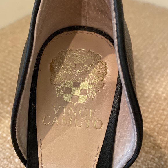 Vince Camuto Gold Snakeskin Embossed And Black Leather Pump Heels Size 7-1/2 - Picture 6 of 10